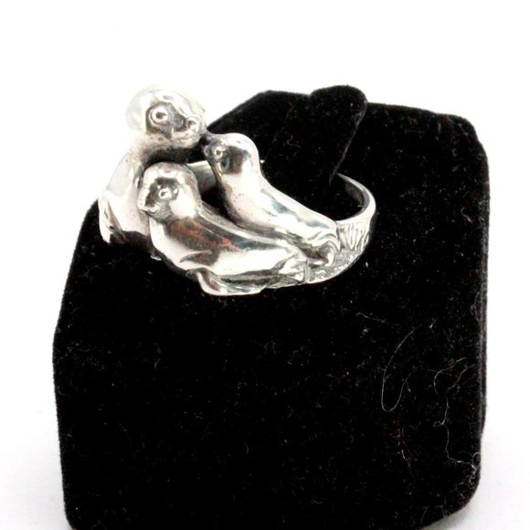 Contemporary Modern Sterling Silver Sea Lions Mom & Pups Ring - Picture 2 of 12